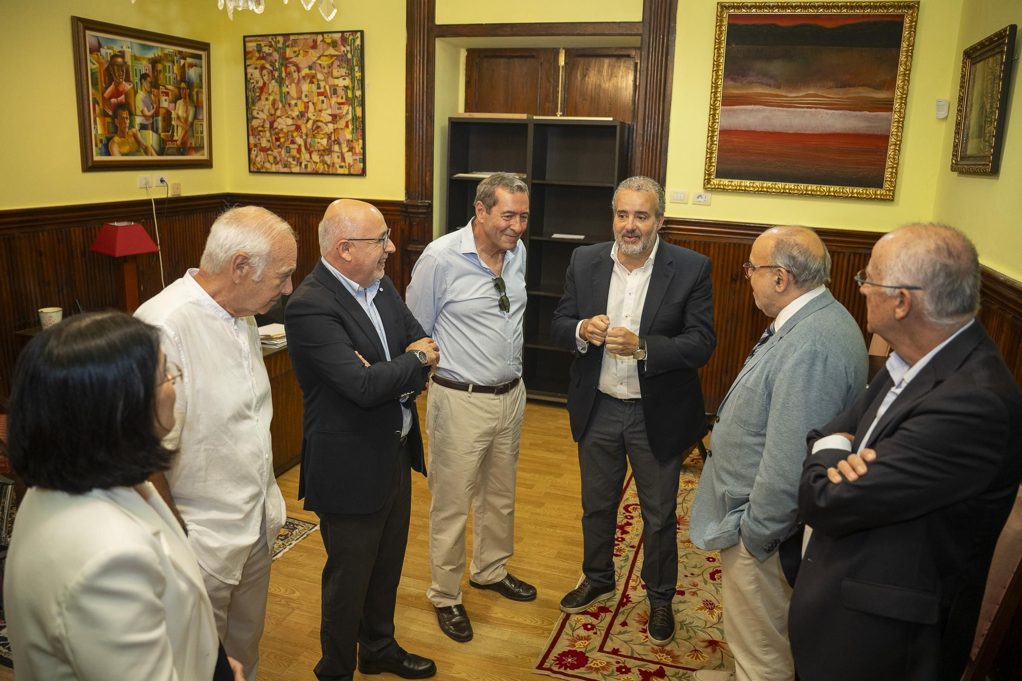 Ciclo 'Democracia y totalitarismo' en el Salón Dorado del Gabinete Literario