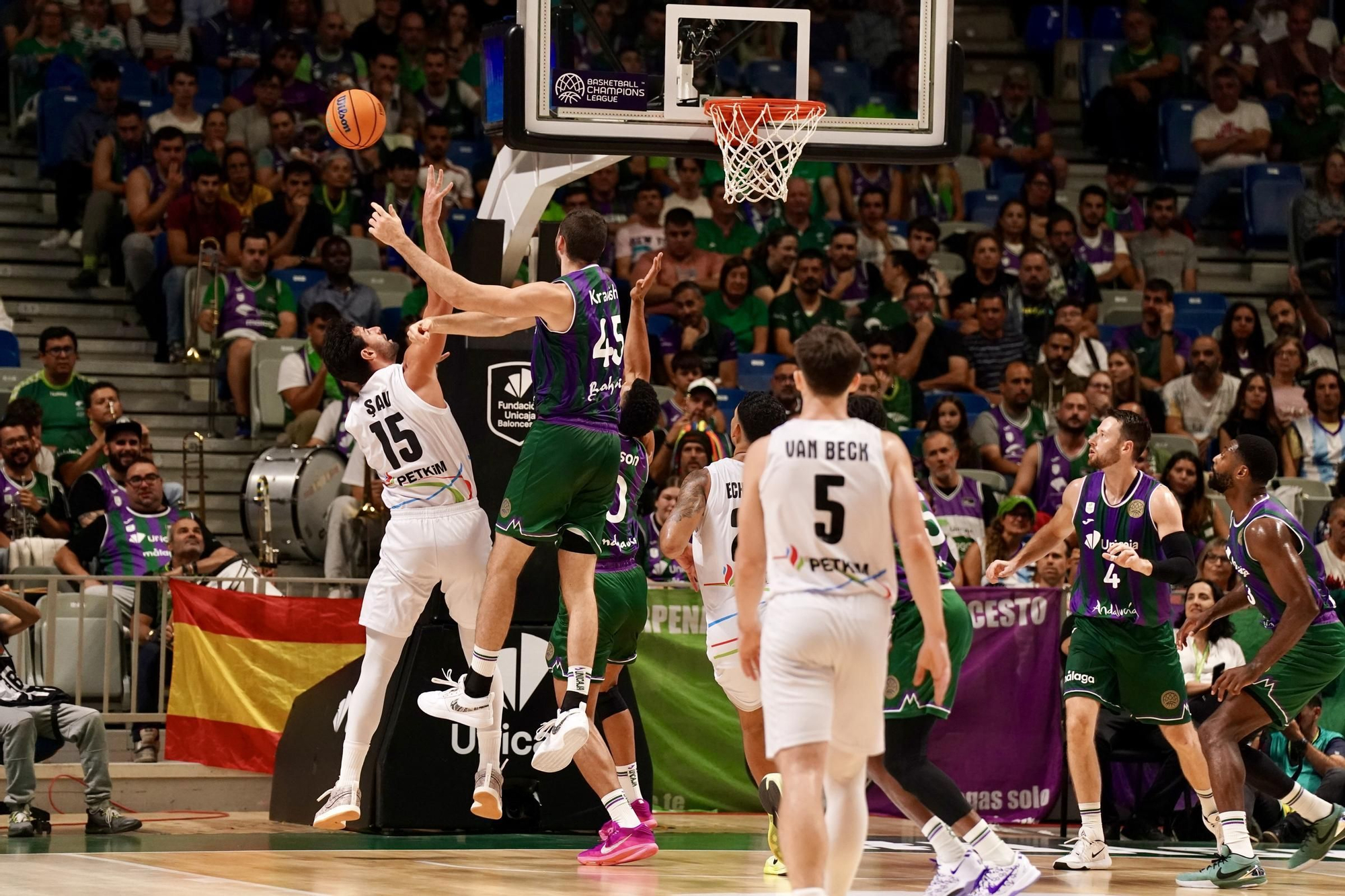 Partido disputado entre el Unicaja y el Aliaga Petkimspor de la BCL