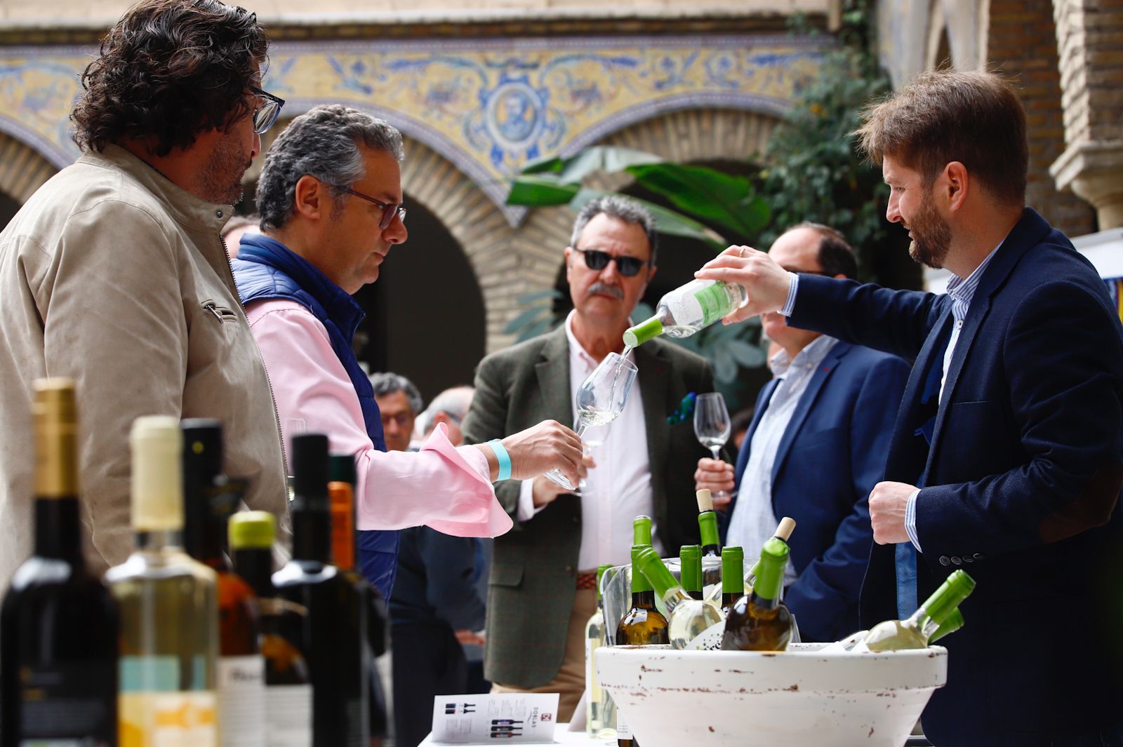 Once bodegas de Montilla-Moriles presentan sus vinos en rama del 2023