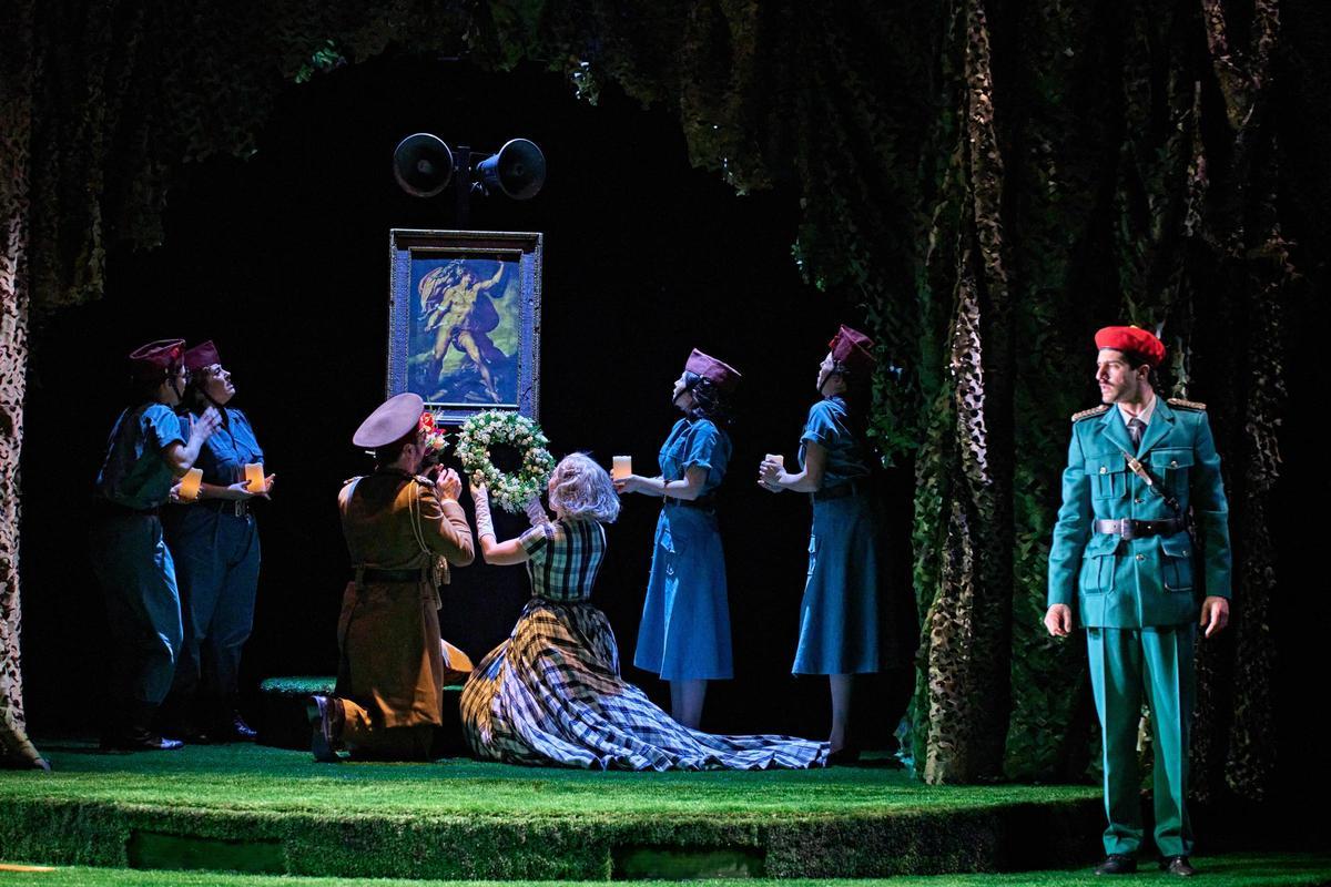 'El monstruo de los jardines', de Calderón y dirigida por Rikarte, se representa en el Teatro de la Comedia hasta el 26 de mayo.