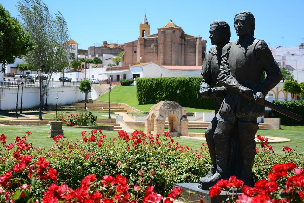 La Fontanilla con la Iglesia de San Jorge Mártir de fondo