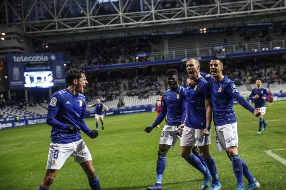 El partido entre el Real Oviedo y el Rayo Vallecano, en imágenes