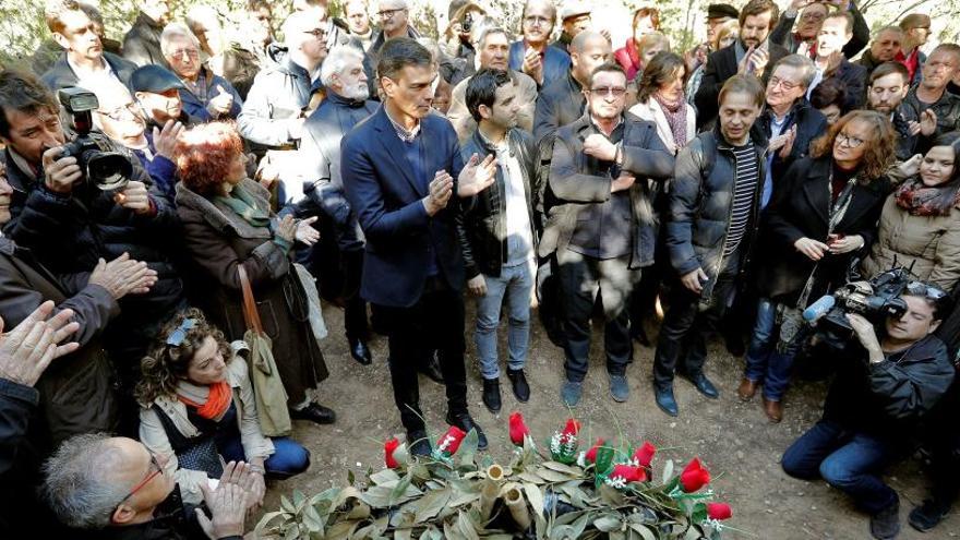 Sánchez en el homenaje en el paredón de fusilamiento de Paterna.