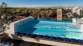 De Madrid al cielo... nadando: las mejores piscinas de la capital para darte un chapuzón desde las alturas