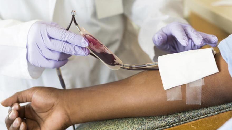 Francia cambiará la normativa que impide donar sangre a los homosexuales.