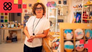 Maite Guillén, propietaria de la tienda de souvenirs locales y de diseño B de Barcelona