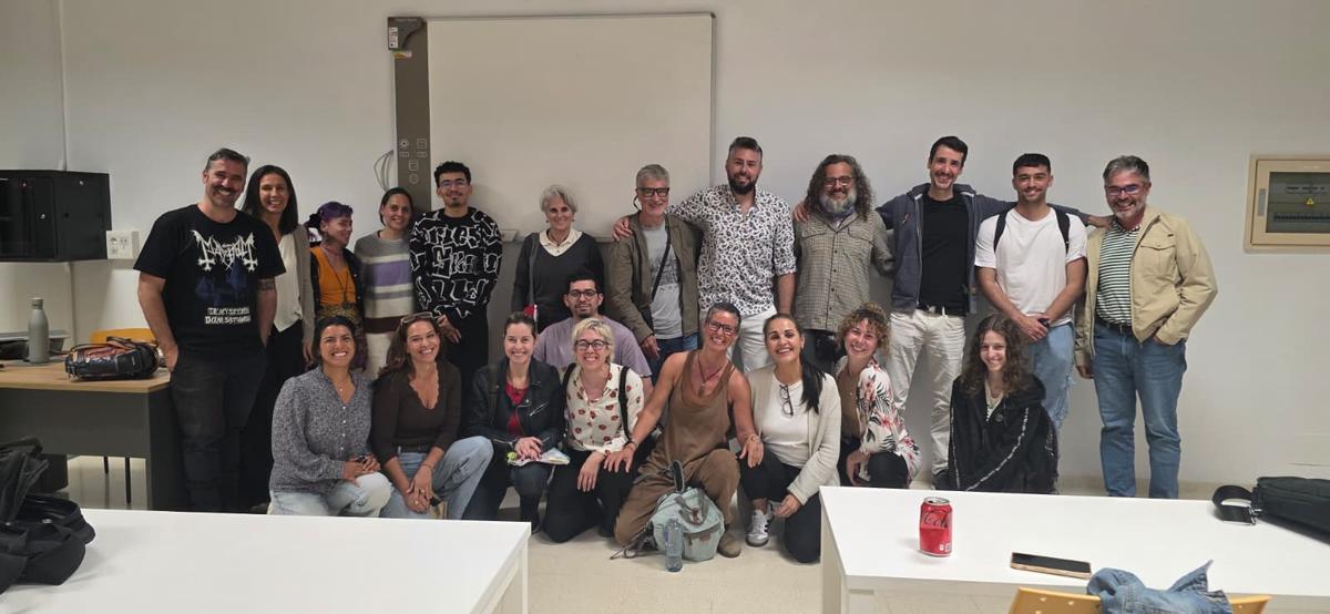 Imagen de los asistentes al curso de extensión universitaria sobre el uso de los psicodélicos en el ámbito clínico.