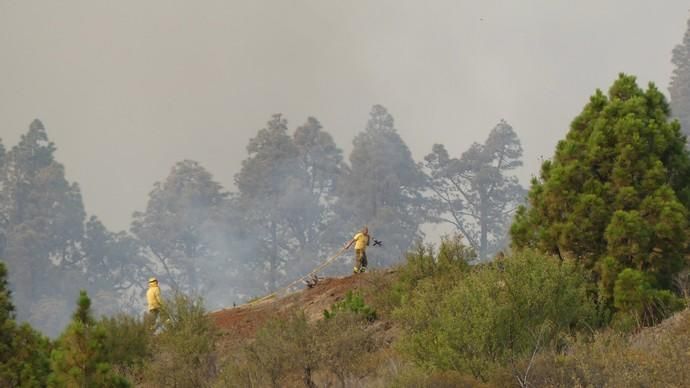 El fuego devora 400 ha y evoluciona ...