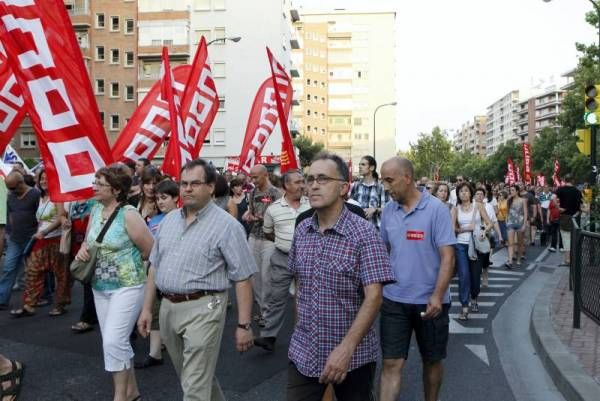 Miles de personas se manifiestan en Zaragoza