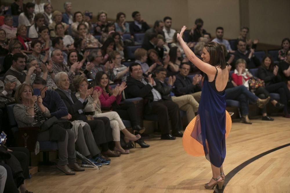 Desfile en el Auditorio de mujeres afectadas por cáncer de mama