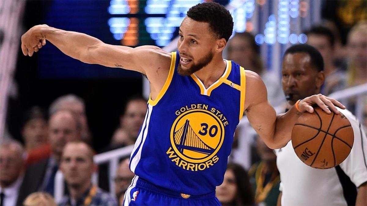 Curry cumplió con el promedio que había conseguido en los siete partidos anteriores de playoffs (26,7 puntos)