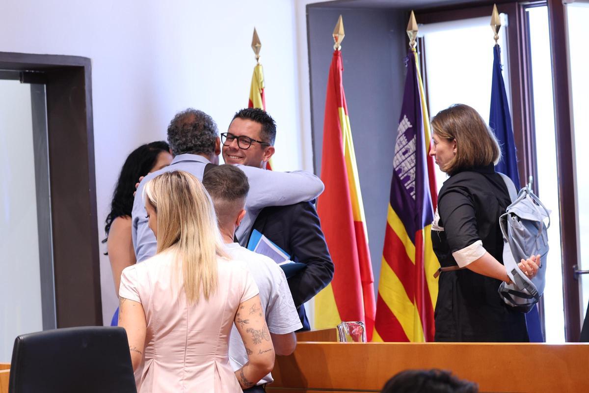 Las imágenes del pleno extraordinario del Ayuntamiento de Ibiza en Can Botino