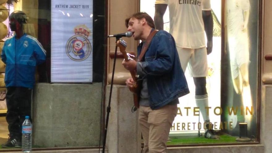 Nick Ferretti singt am Mittwoch (20.3.) in der Altstadt von Palma de Mallorca