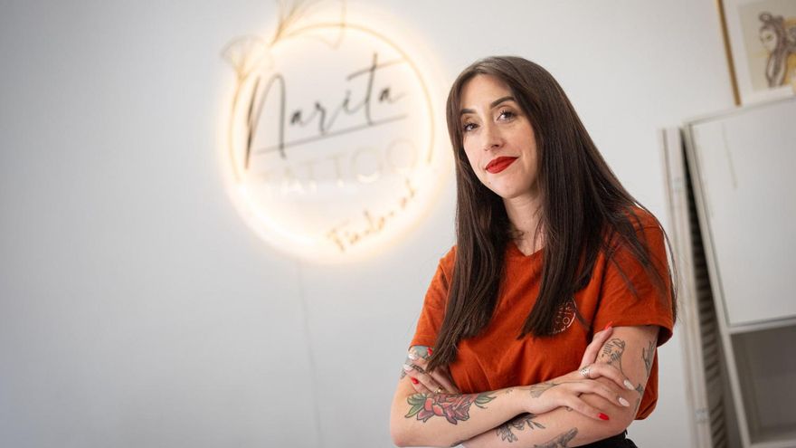 La tatuadora Marta Alfonso triunfa en Tenerife con su estilo línea fina