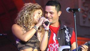 Shakira y Alejandro Sanz, cantando ’La tortura’ en un concierto, en el año 2005.