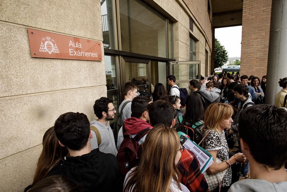 EBAU 2019 en Asturias: primer día de exámenes de selectividad en Gijón