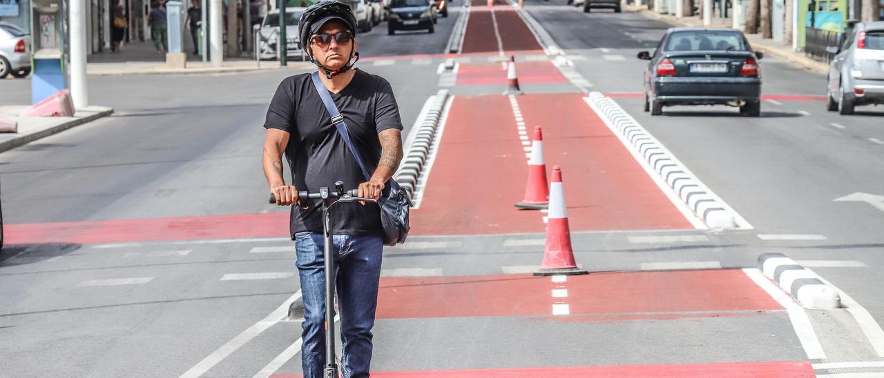 El nuevo carril de la avenida de Alicante, en Elche, donde prima el uso de la bicicleta o el patinete