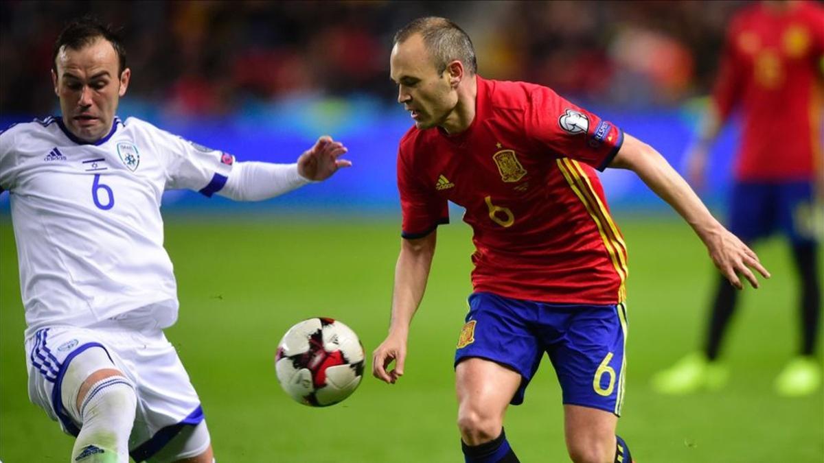 Iniesta fue de los mejores jugadores de la selección ante Israel