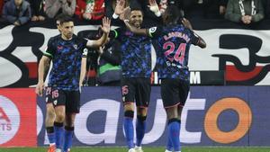 Youssef En-Nesyri celebra uno de sus dos goles.