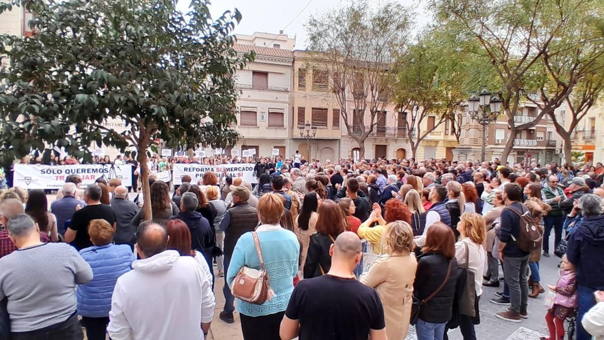 Un momento de la manifestación en la Plaça Vella.