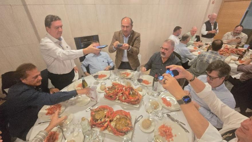 La Cofradía do Centolo Larpeiro engrandece al rey de los mariscos