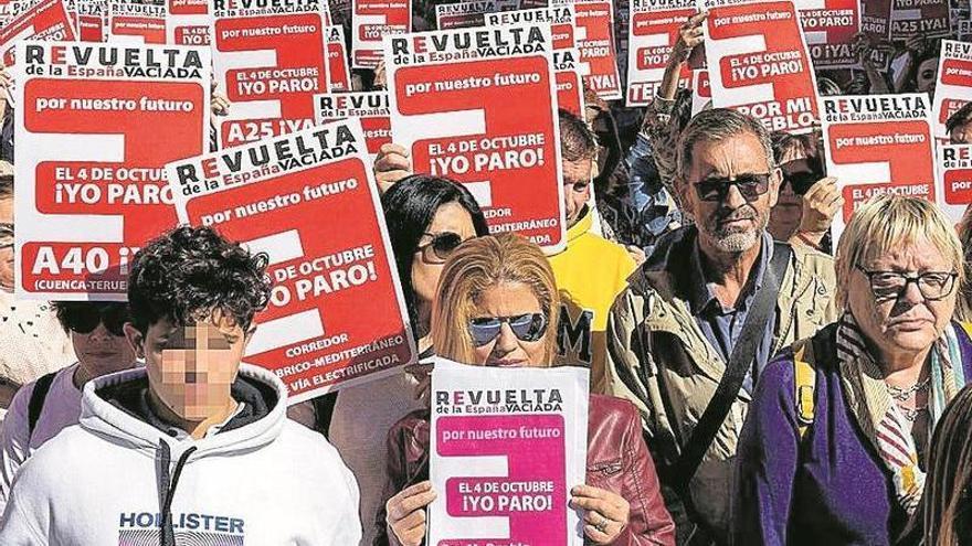 Participantes en un acto de protesta de España Vaciada.