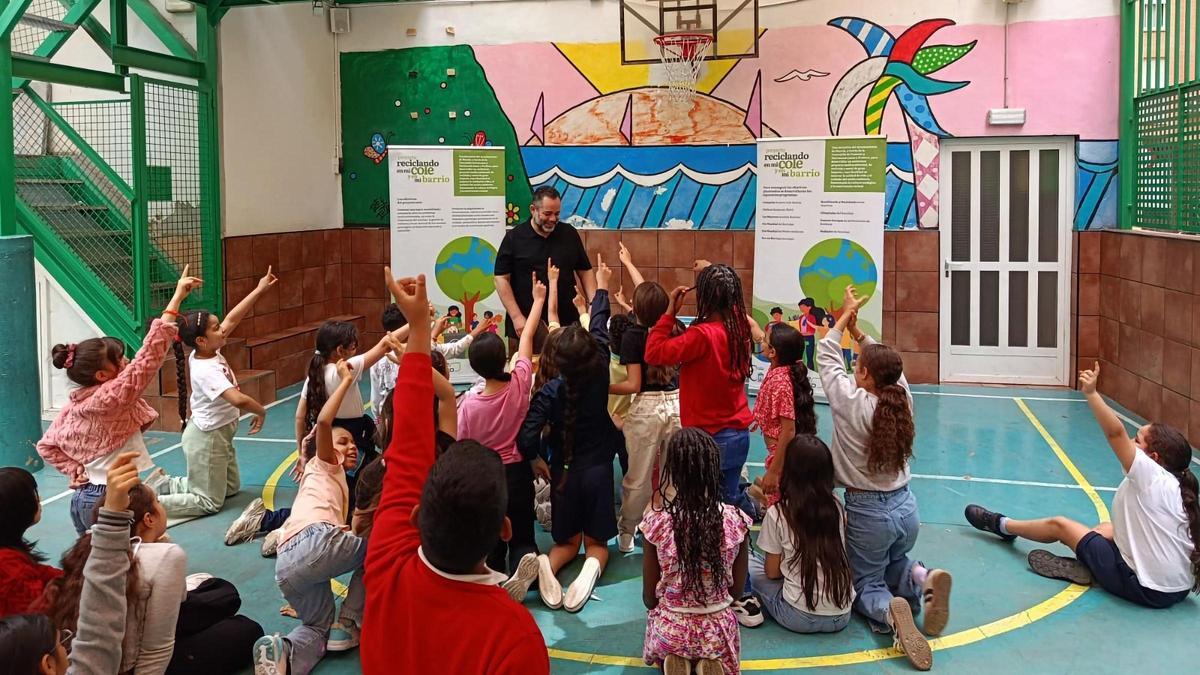Una de las iniciativas celebradas por PreZero y el Ayuntamiento de Murcia junto a escolares.