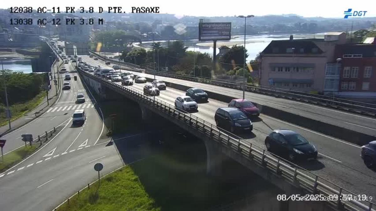 Retenciones en el puente de A Pasaxe por un accidente en Alfonso Molina a la altura de Palavea.