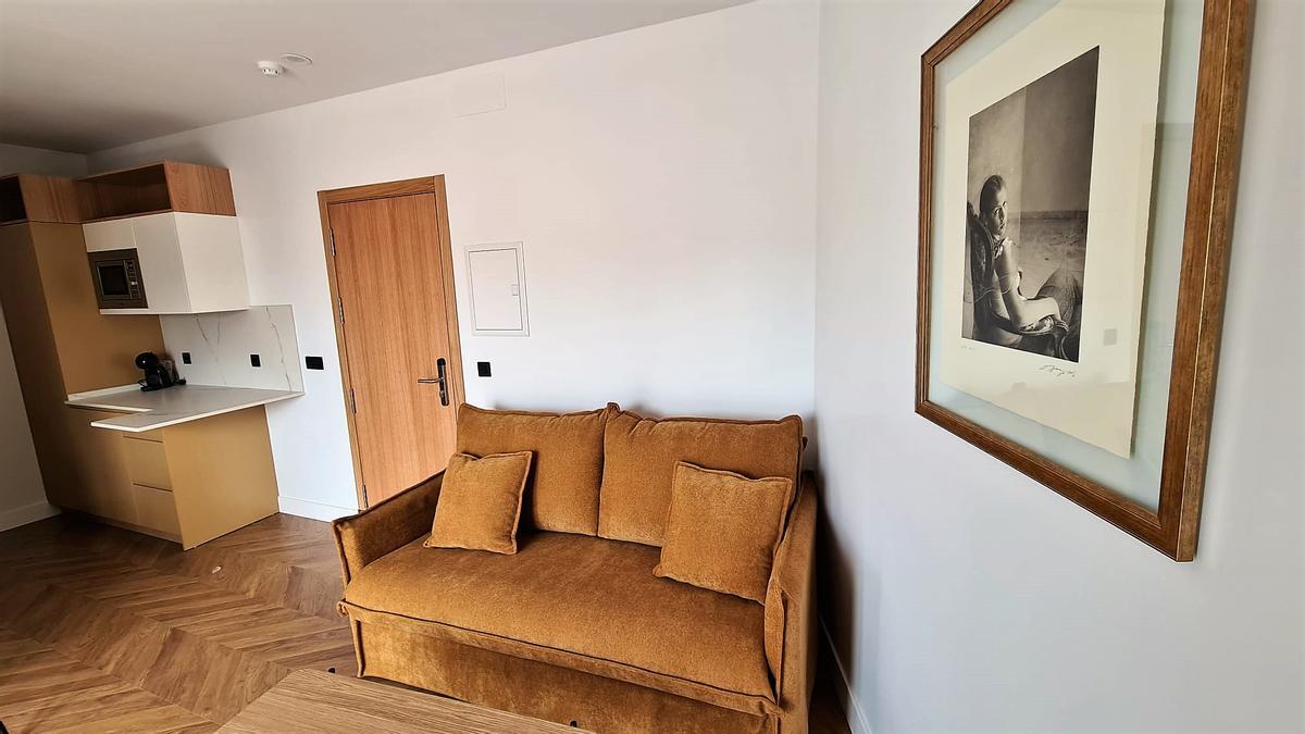 Nuevo apartamento decorado con una obra de Eduardo Naranjo