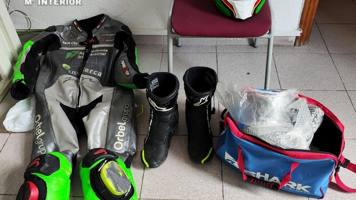 El equipo completo de motorista, recuperado por la Guardia Civil.