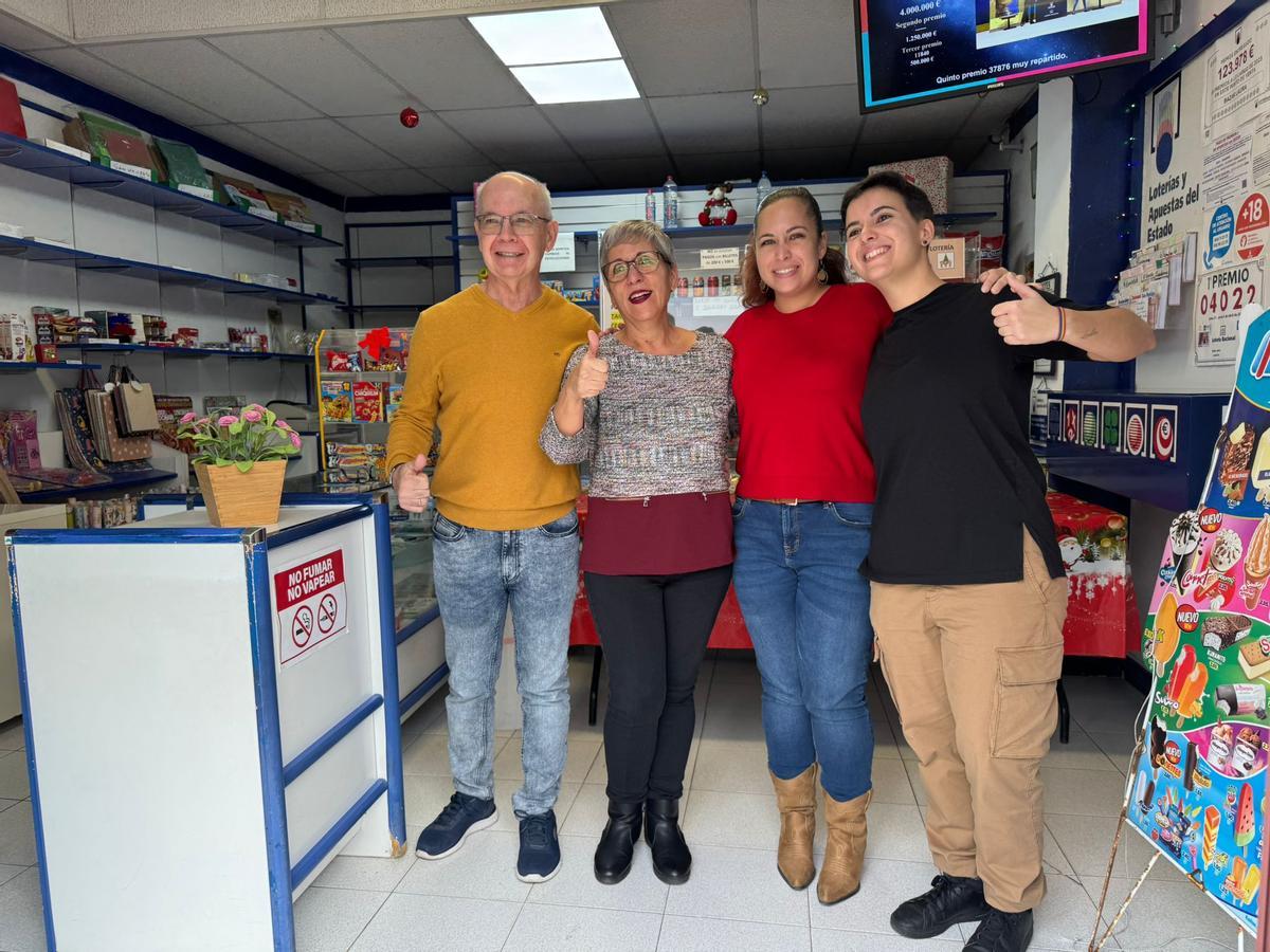 Juan, Nuria, Laura y Mar muestran su felicidad tras conocer el premio repartido este domingo en La Garita