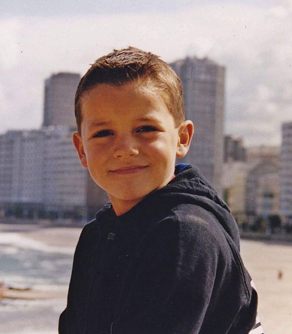 Loris Benito, de pequeño en la playa de Riazor, en A Coruña.   | // L. BENITO