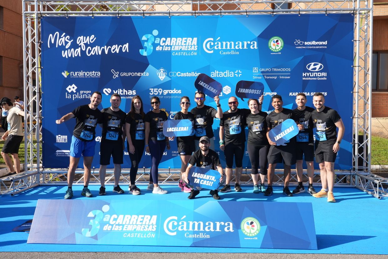 Búscate en las fotos de la Carrera de las Empresas en Castellón