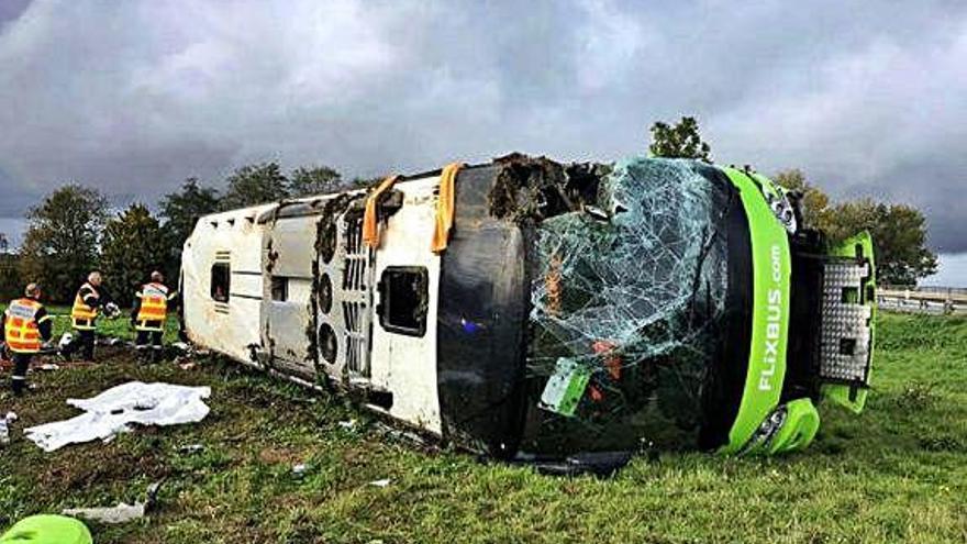 L&#039;autobús accidentat va quedar molt malmès.