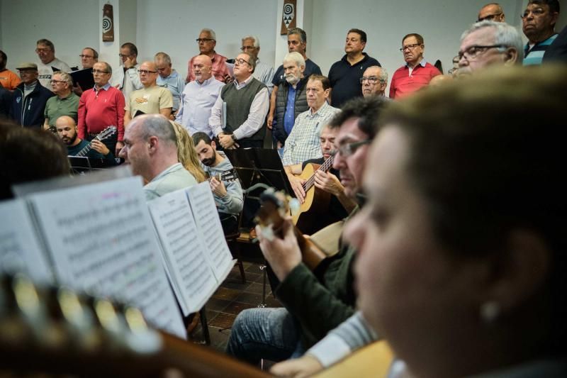 Ensayo de la rondalla Unión Artística El Cabo