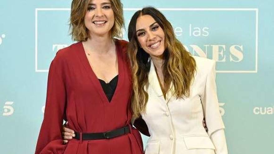 Sandra Barneda, a la izquierda, y Mónica Naranjo, presentadoras del nuevo programa que esta noche se estrena en Telecinco.