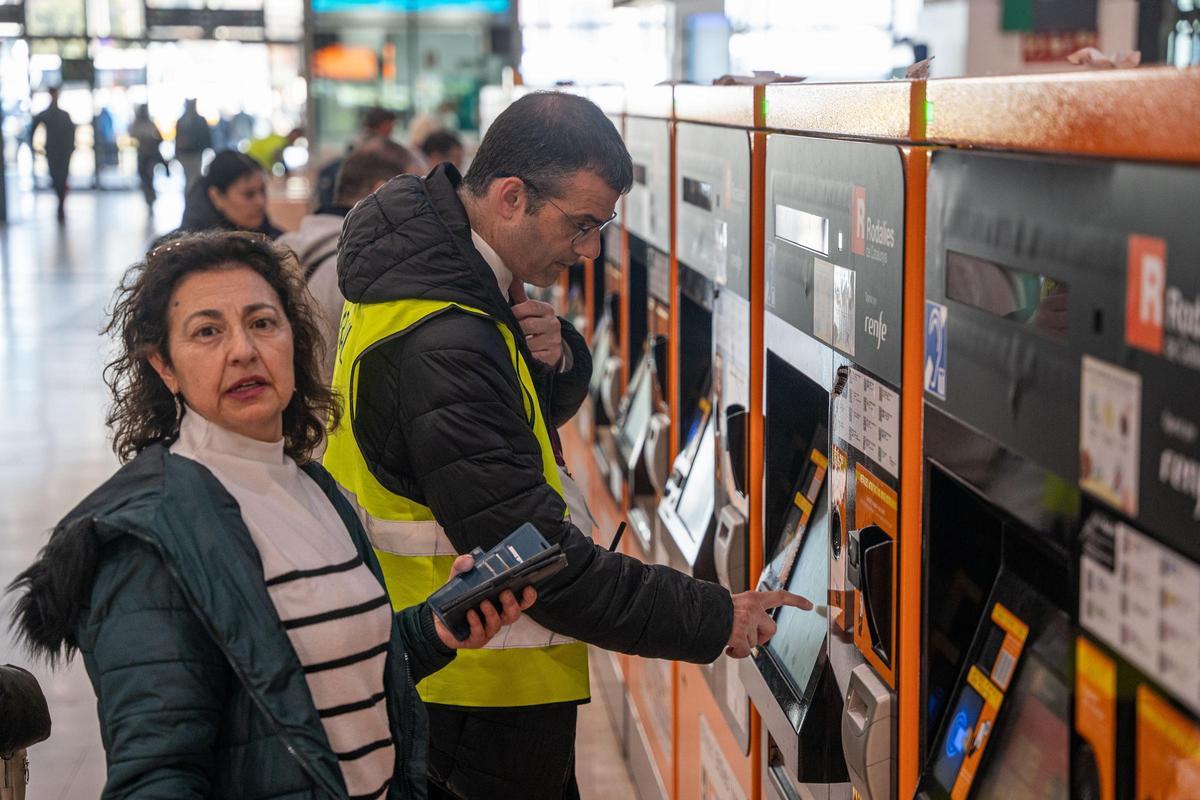 Usuarios del transporte público afrontan la pérdida de la bonificación de los billetes