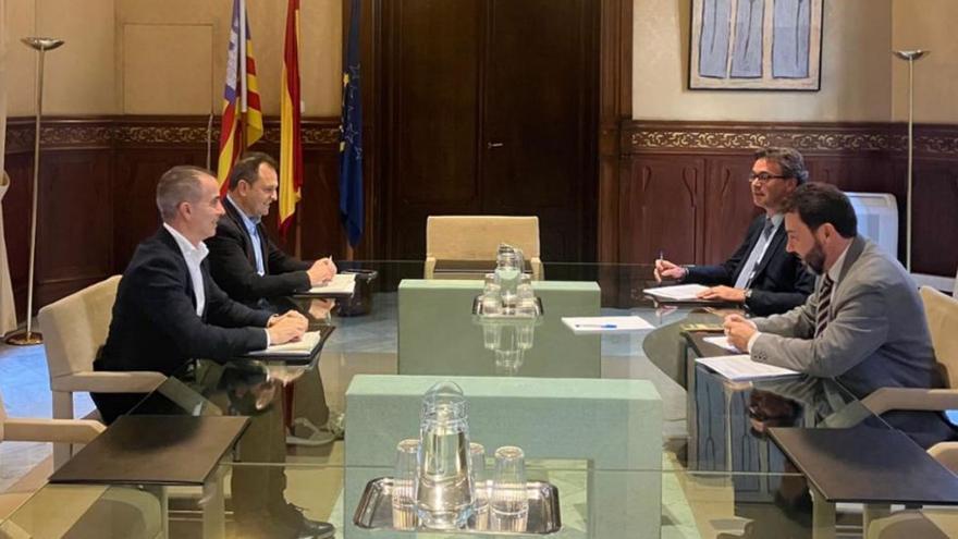 Un momento de la reunión mantenida entre el Consell de Formentera y el Govern balear.