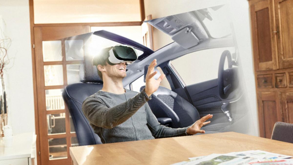 Conducir un coche en realidad virtual.