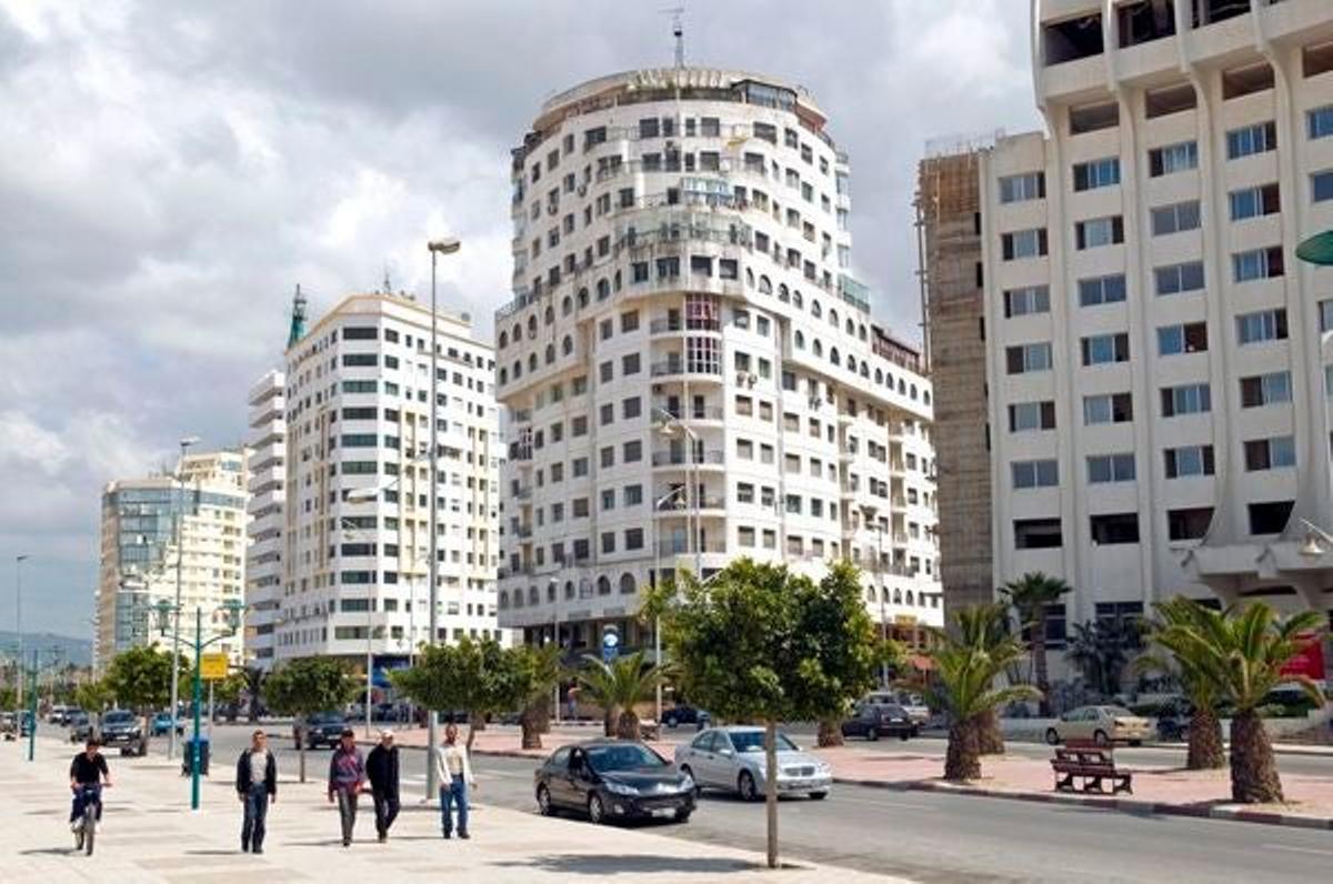 En Tánger se entremezclan diferentes tradiciones y también se puede ver una parte moderna de la ciudad