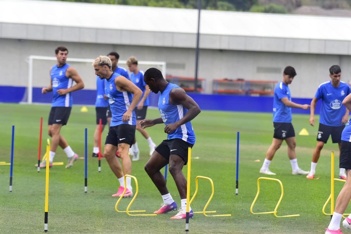 Primer entrenamiento de Aubameyang con el Deportivo Primer entrenamiento de Aubameyang con el Deportivo
