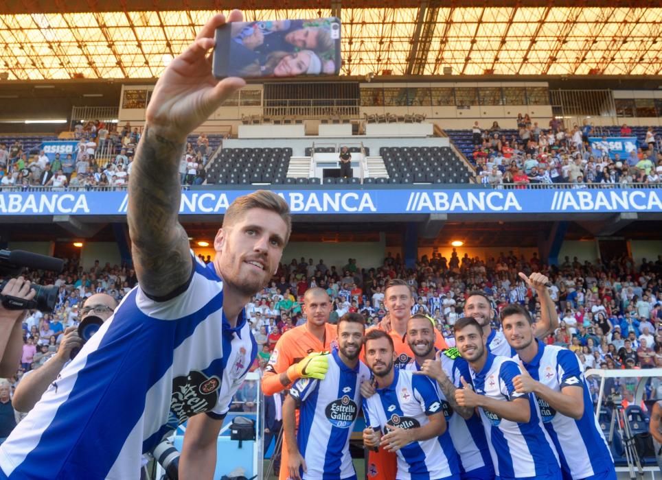 Rubén Martínez, Przemyslaw, Tyton, Raúl Albentosa, Juanfran Moreno, Guilherme dos Santos, Borja Valle, Bruno Gama, Emre Çolak, Carles Gil y Florin Andone se presentan ante los aficionados en Riazor.