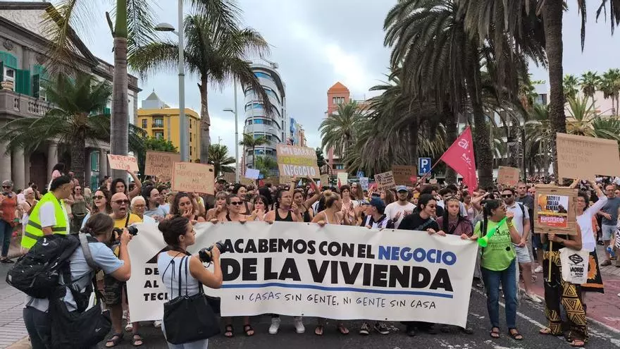 Manifestación por una vivienda en Las Palmas de Gran Canaria tras el rechazo de los 'decretos Maricarmen'