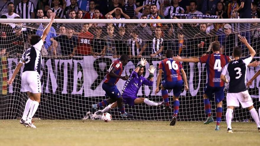 El Atlético Levante deja con cara de tonto a un Castellón sin ideas