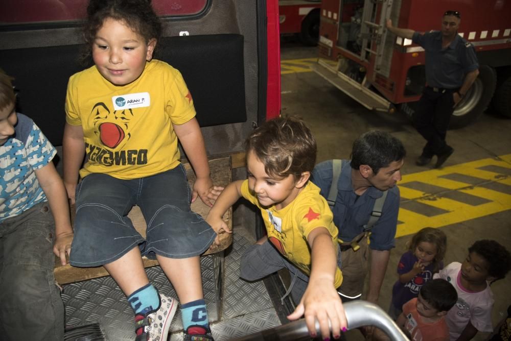 Infants visiten el Parc de Bombers de Manresa