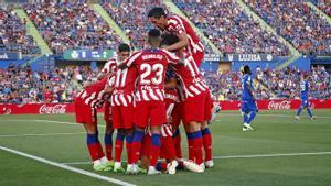 El Atlético festeja uno de sus goles ante el Getafe.