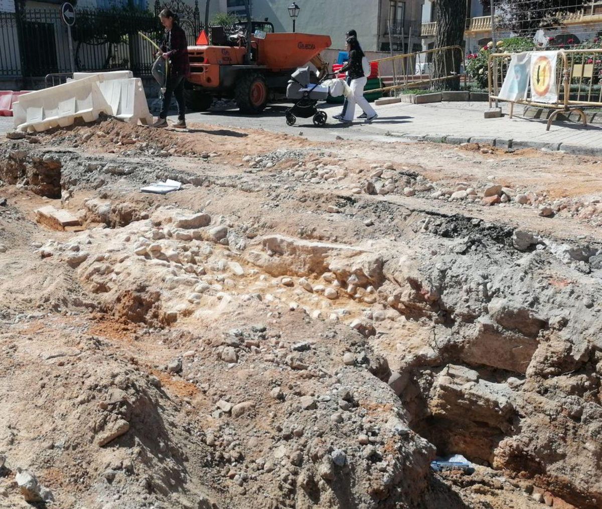 Restos de la i glesia hallados en la plaza de Santa Marina. | M. J. C.