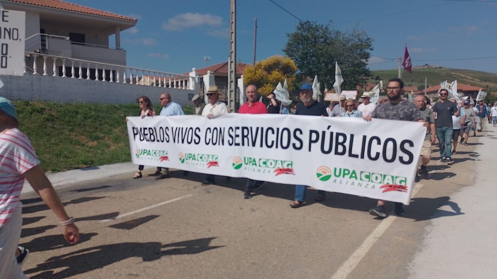 GALERÍA | Protesta en Villardeciervos para reclamar un plan especial para la Sierra de la Culebra