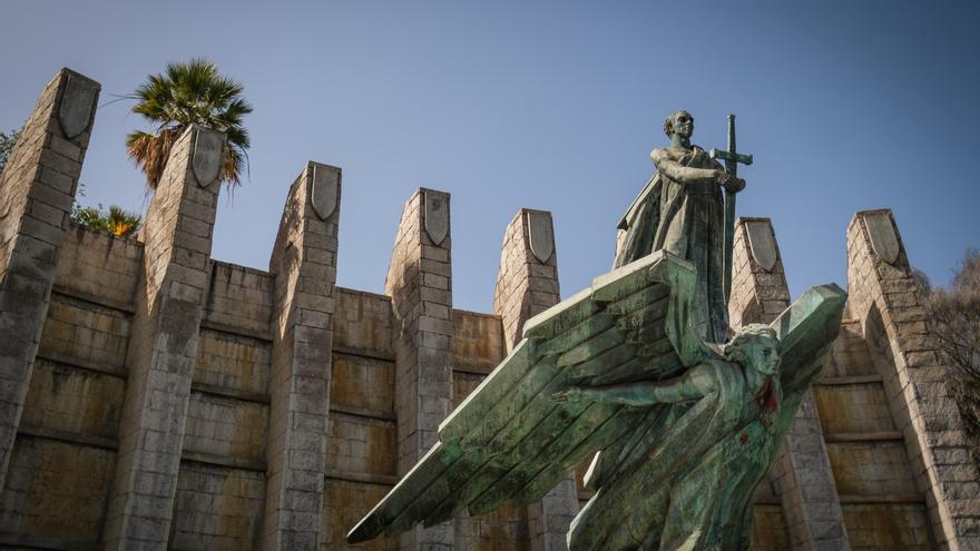El Gobierno canario, dispuesto a actuar de oficio para retirar el monumento a Franco de Santa Cruz