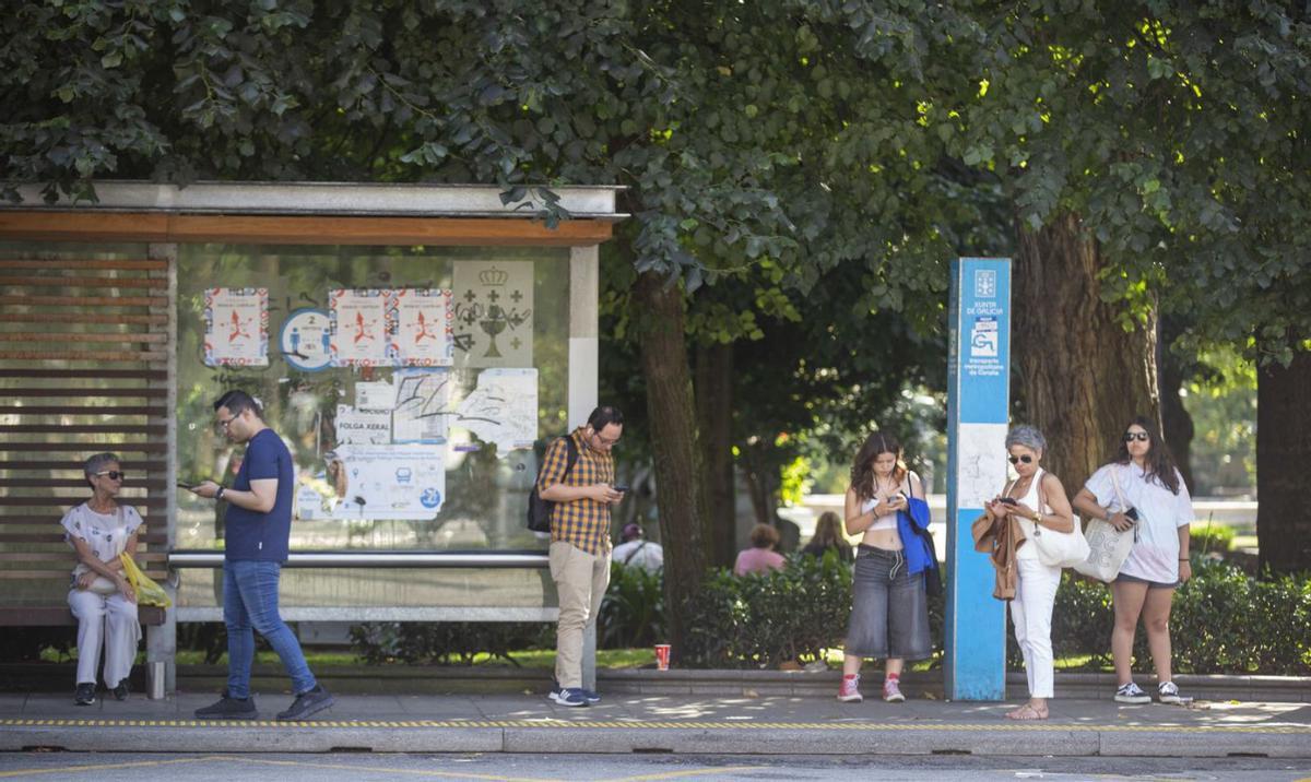 Para de autobuses en Entrexardíns.   | // GERMÁN BARREIROS/ROLLER AGENCIA